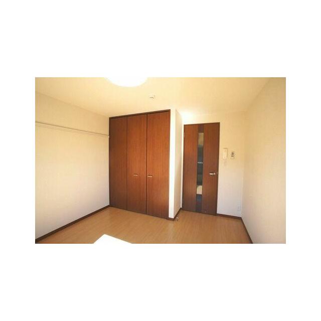 収納や建具はブラウンで統一してあります。