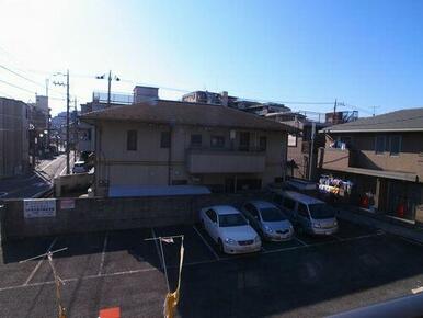 ２０２号室からの眺めです。２０１０．１１撮影