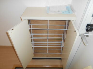 収納豊富なシューズボックス