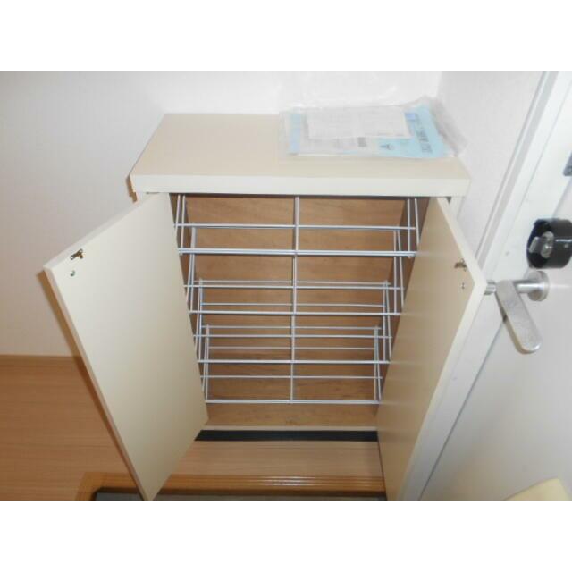 収納豊富なシューズボックス