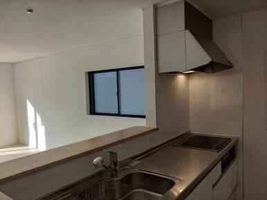 フラットなプレートで掃除が楽ちんなIHクッキングヒーター