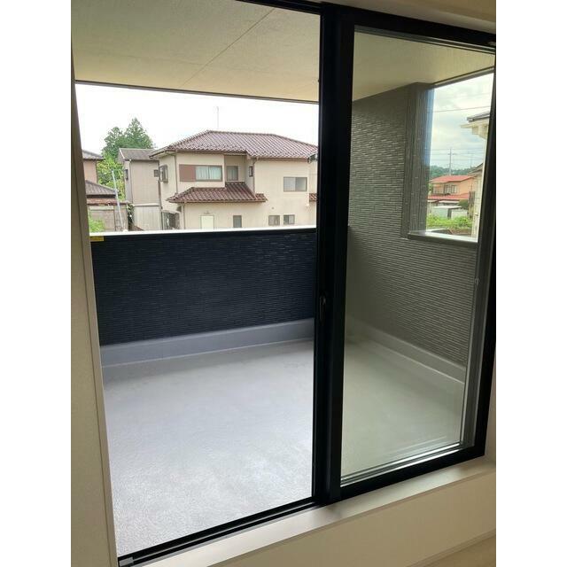 部屋の外と中をつなぐバルコニー、使い方自在！（2号棟）