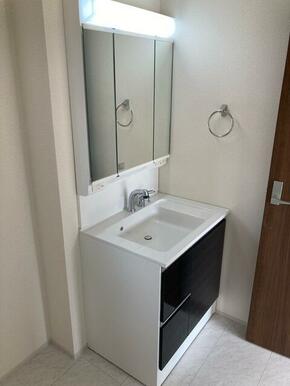 一日の始まりは洗面所から。さぁ顔を洗って気合を入れよう（2号棟）