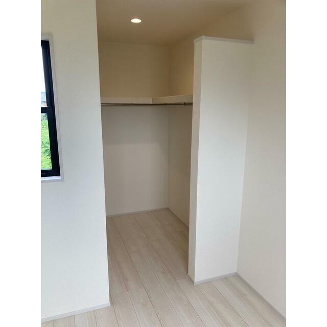 お洋服好きならコーディネートに悩むのも楽しみのひとつ（2号棟）