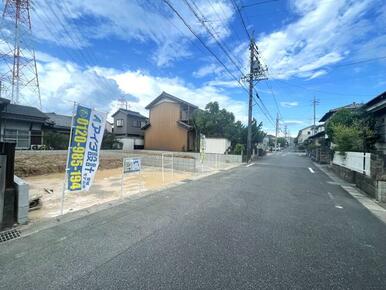 【現地写真／前面道路を含む写真】