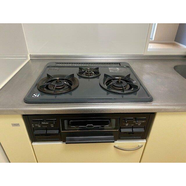 お料理がはかどる人気の3口ガスレンジ付きキッチン