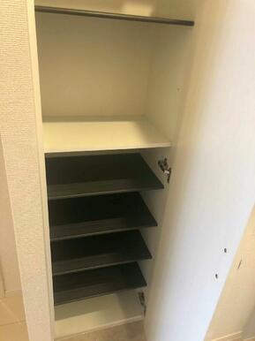 シューズボックス