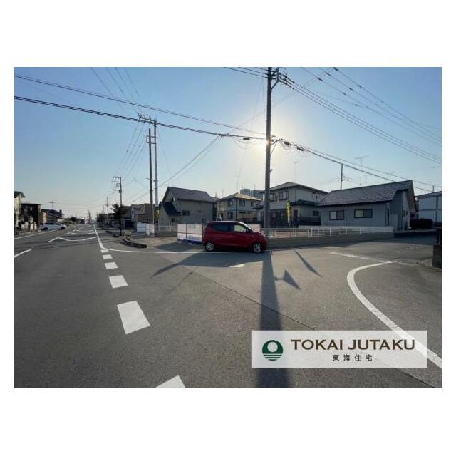 東側約16M、北側約6M幅員の公道角地。車の出し入れもスムーズに行えますね＾＾