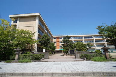 高岡市立芳野中学校