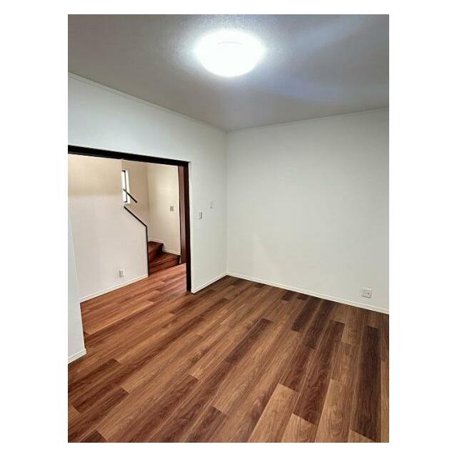 「1F北側洋室」約7帖のお部屋です。