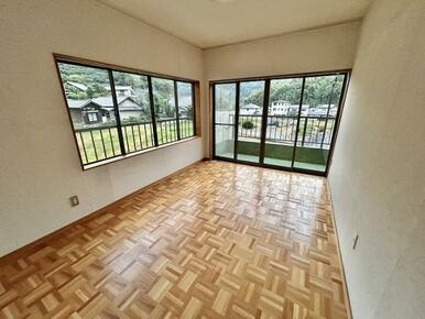 「2F洋室」約6帖のお部屋です