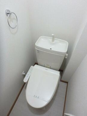 トイレはもちろんウォシュレット付