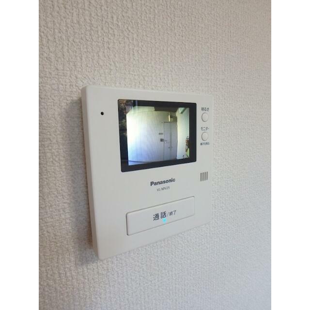 モニター付きインターホンで来訪者のお顔が見れるので安心です