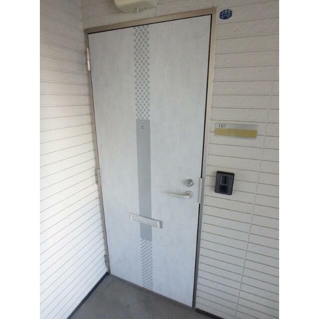 玄関鍵には防犯性の高いディンプルキーを採用