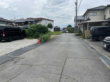 西側道路