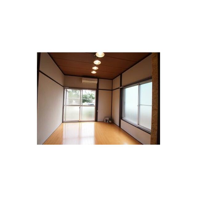 ※写真は別の部屋のものです。