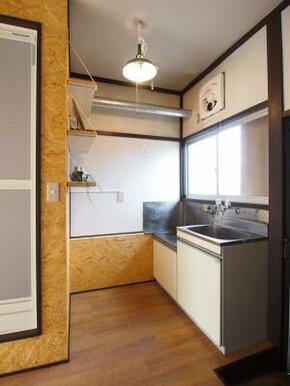 ※写真は別の部屋のものです。