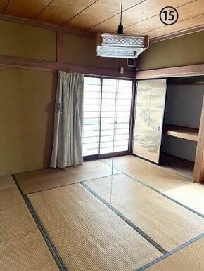 ダイニングキッチン横の和室Aです