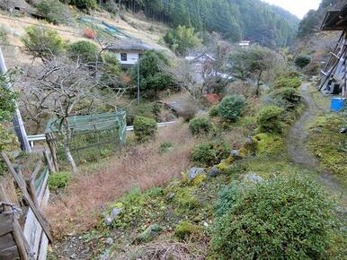 玄関前高台の敷地から南東方向