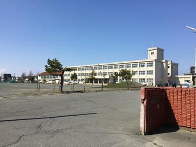 筒井南小学校まで徒歩11分（約860ｍ）