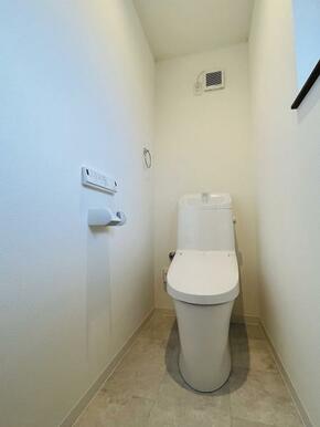 2階の手洗い付き新品交換済みのトイレです
