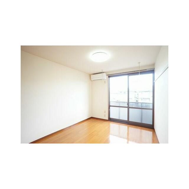 縦長タイプのお部屋♪窓の前面には洗濯物干しに便利な〝ホスクリーン〟を設置。