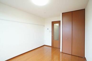 フローリング仕上。