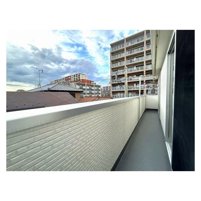 バルコニー(洋室2部屋と隣接しており広々としています)