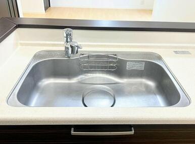 キッチン(ゆとりのある広さのシンクです)