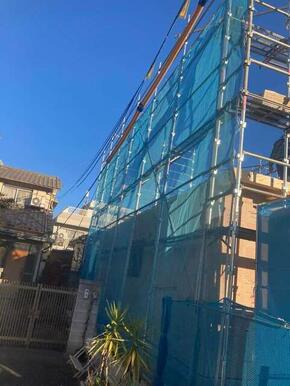 1号棟現地工事写真 日を重ねるごとにこの佇まいに愛着が湧いてきそう