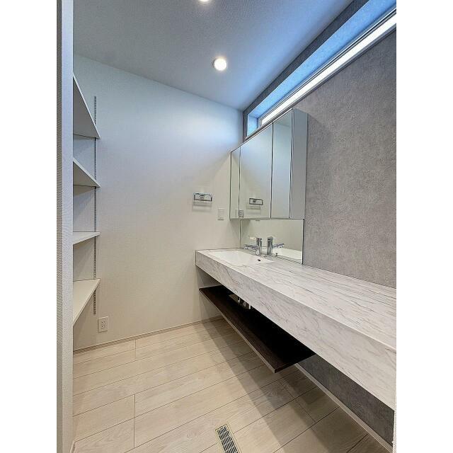 洗面台（オープンサニタリー）可動棚