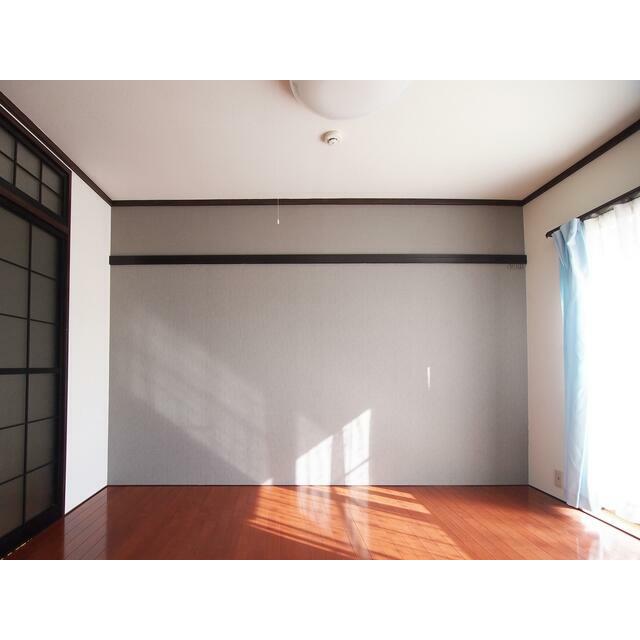 アクセントクロスの洋室６帖