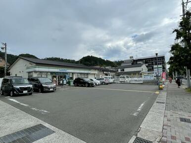 ファミリーマート白川北大路店