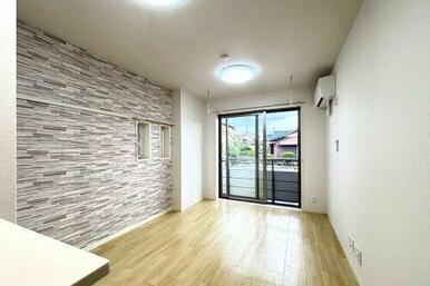 【ＬＤＫ】室内干しの可能な設備が設置されております♪天井からの吊り下げなので、床スペースを活用でき…