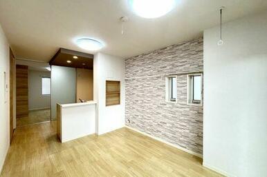 ご家族のコミュニケーション空間のリビング＆ダイニングは、開放的なオープンカウンターキッチンで広さと…