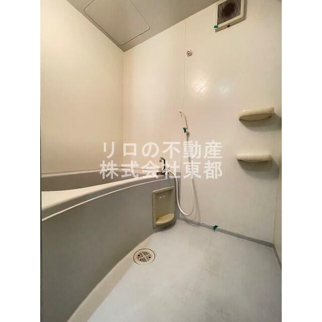 足が伸ばせる広々バスタブでリラックス♪