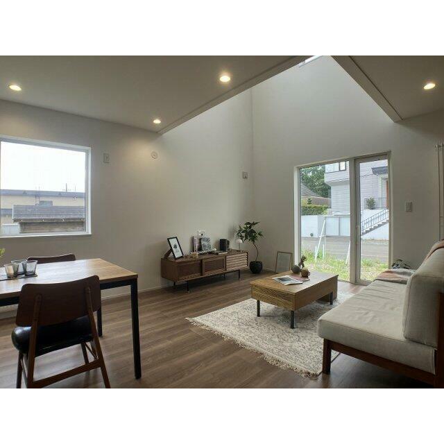 日当たりよく開放感あるリビング♪