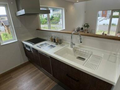 システムキッチン（ＩＨ）には食洗機完備♪