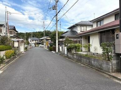 前面道路幅員約６ｍ×間口約１２．５ｍと広々ございますので、陽当たり・通風良好です♪