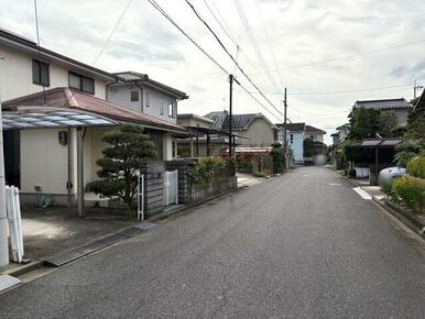 仰木の里小学校まで約６００ｍ・仰木中学校まで約４００ｍ！お子様の通学も安心の距離です♪