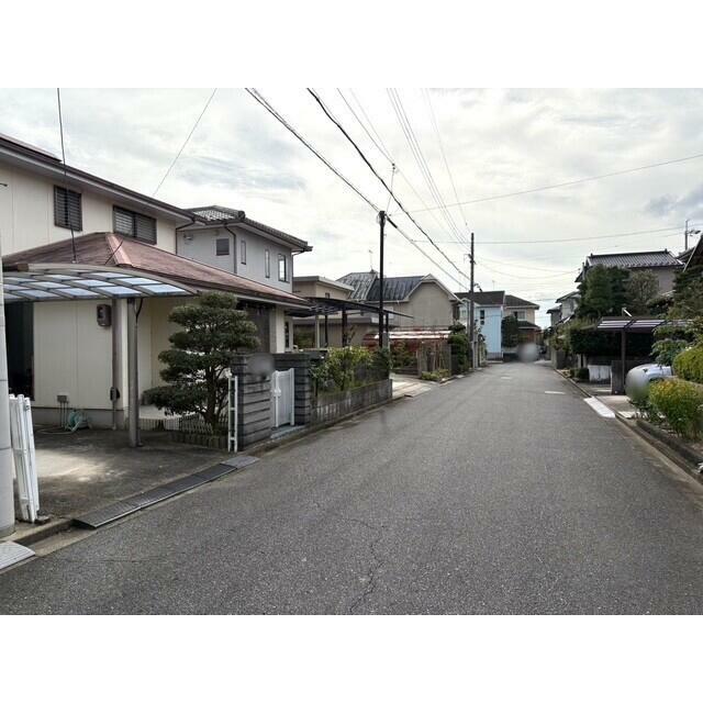 仰木の里小学校まで約６００ｍ・仰木中学校まで約４００ｍ！お子様の通学も安心の距離です♪