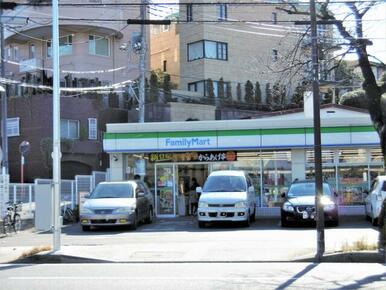 ファミリーマート横浜本牧通り店