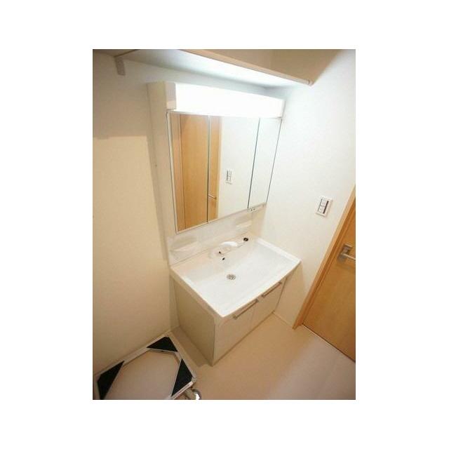 シャワー付きでシャンプーも出来る独立洗面化粧台☆