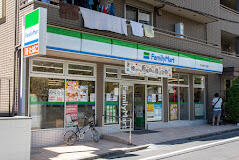 ファミリーマート代々木三丁目店