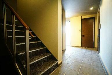 共用自動ドア側へのアングルで撮影した写真です。