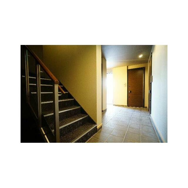 共用自動ドア側へのアングルで撮影した写真です。