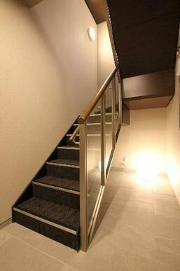 まるでホテルのような屋内廊下のシャーメゾンになります。