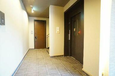 エレベータ付きです。