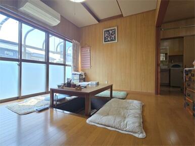 リビングダイニングです。キッチンまで繋がっています。