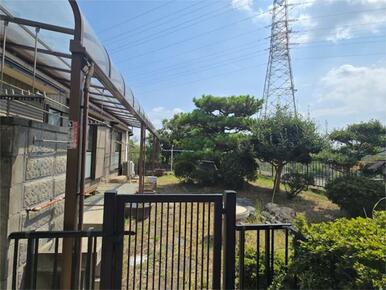 駐車場側からも入れます。